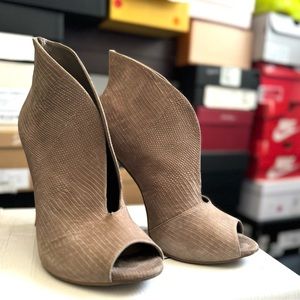 Steve Madden heel